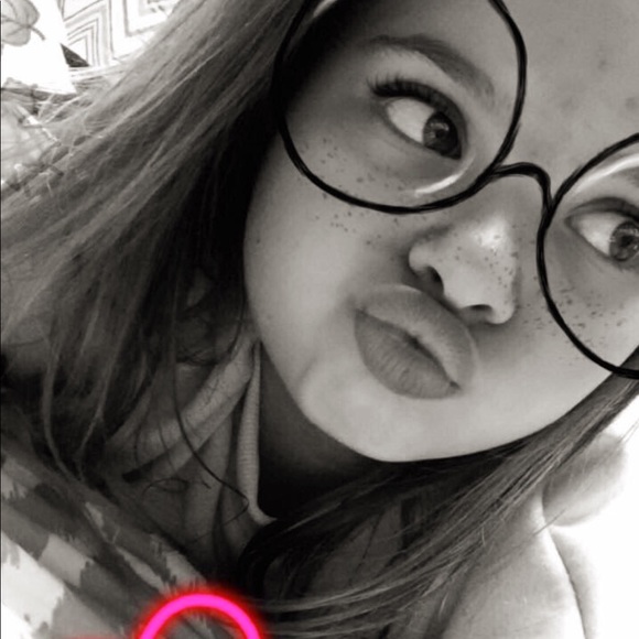 Meet your Posher, Taylor - Picture 1 of 1